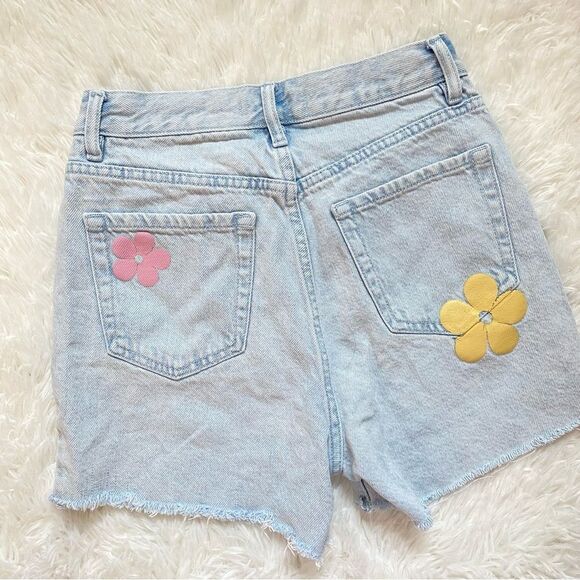 PacSun Eco Light Blue Flower Graphic Girlfriend Denim Shorts - Picture 4 of 7